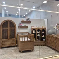 استخدام رنگکار و  زیر کار زن