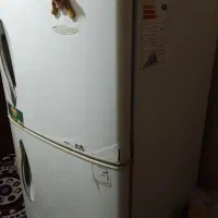 یخچال نیمه فریزر سالم درحال کار