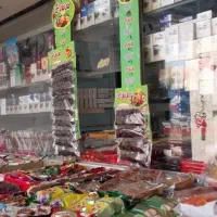 دکه ی تنقلات و مواد غذایی