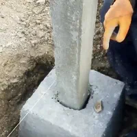 پایه فنس  پاشنه پایه فنس سیمانی  بتنی