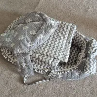 تشک گارد‌دار نوزاد با یک تشک و لحاف نوزادی و بالشت