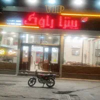 به یک پیک موتوری و یک نیروی آشپزخانه نیازمندیم