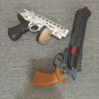 تعدادی اسباب بازی وچرتکه