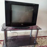 تلویزیون همراه با میز