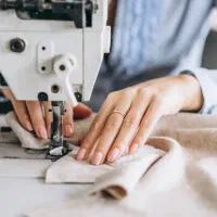 خیاط ماهر یا نیمه ماهر خانم جهت همکاری