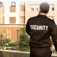 نگهبان شب در مجتمع مسکونی