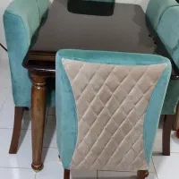 میز نهاری شش نفره همراه با شیشه روی میز