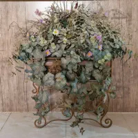 گل و گلدان فلزی