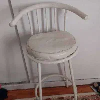 صندلی سالم تمیز چهار پایه