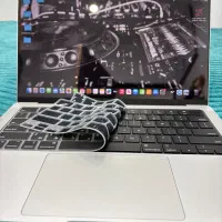 مک‌بوک M2 pro رم ۱۶ گیگ باتری ۹۳بسیار تمیز