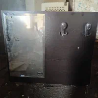 آینه و جا لباسی