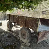تریلی ۴ چرخ قدیمی محکم