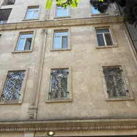 ۵۱متر با اسانسور و انباری مالک هستم