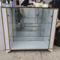 ویترین شیشه ای