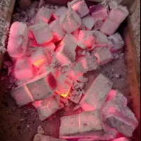 کار در کارگاه تولیدی ذغال نارگیل