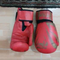دستکش و کلاه بوکس