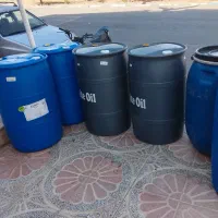 تعدادی بشکه پلاستیکی خارجی درحدنو