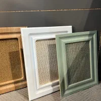 منشی نمایشگاه کابینت