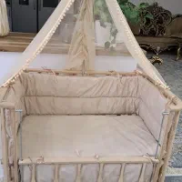 تخت کنار مادر