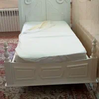 تخت چوبی