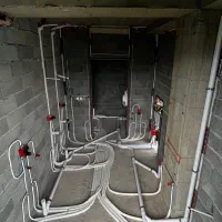 لوله کشی پنج لایه آب و فاظلاب و گرمایش از کف