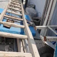 نردبان چوبی ۵متری و ابزار بنایی