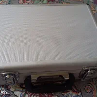 کیف ناخن و یک اتو مسافرتی