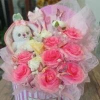 باکس گل وشاخه گل کنار سالنی