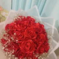 دسته گل مصنوعی قرمز و زیبا