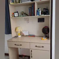 کنابخانه و میز تحریر