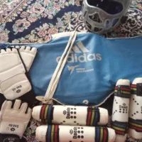 پک کامل وسایل تکواندو به فروش می‌رسد.