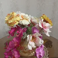 گلدان طلایی