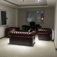 مدیر داخلی آقا و خانم با تحصیلات بالا جوان مجرد