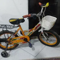 دوچرخه سایز ۱۶ همراه کمکی