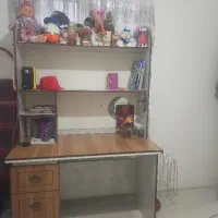 میز تحریر کتابخانه