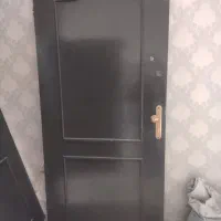 دو عدد درب چوبی با دستگیره اپارتمانی