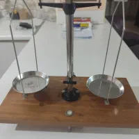 ترازوی قدیمی با قابلیت کالیبراسیون دستی