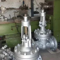 به یک تراشکار منول ماهر ویک شاگرد نیمه ماهرتراشکار
