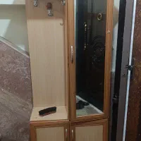 جاکفشی با آینه قدی