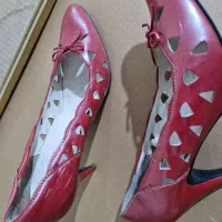 تعدادی کفش سایز ۳۹ و ۴۰