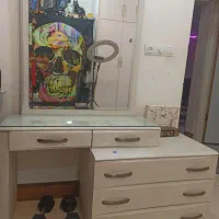 میز آرایشی در حد نو