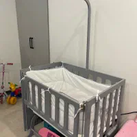 تخت کنار مادر