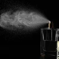 عطروادکلن/تنوع بالای عطرهای مردانه وزنانه