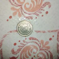 یک سکه خارجی ویک سکه پهلوی نقره