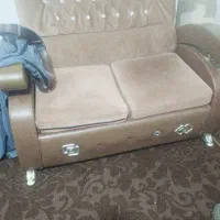 یه دست مبل خانگی با یه میز تلویریون
