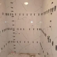 کاشی وسرامیک کاری دوغابی وچسبی.نصب کاشی بین کابینت