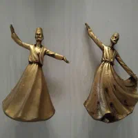 دو عدد مجسمه