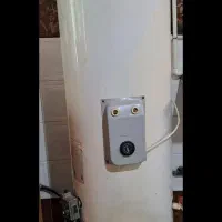 یک عدد یخچال مناسب سوپر مارکت و آبگرمکن ایستاده