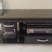 میز تلویزیون شیشه ای در حد نو