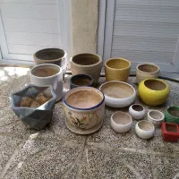 گلدان سفالی وپلاستیکی.